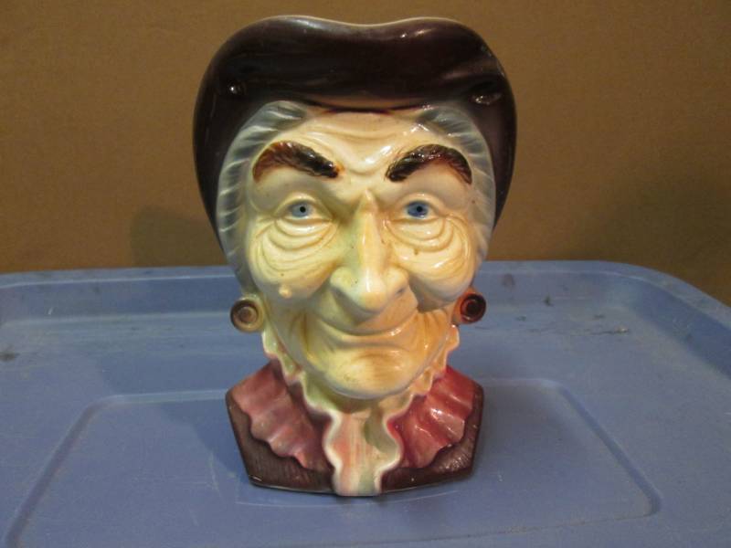 lot 40 image: Vintage Royal Copley Ceramic Plante...