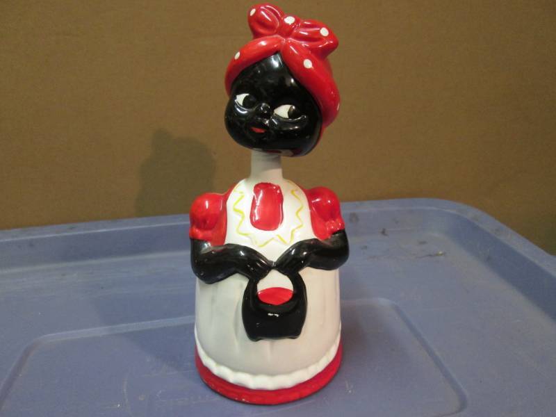 lot 41 image: Vintage Ceramic Bobble Head Bank 9...