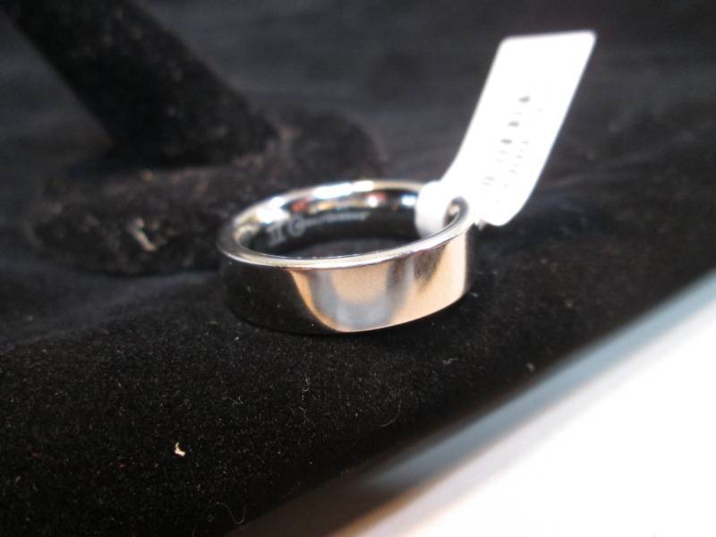lot 54 image: Cobalt Chrome Band Ring 6mm Size 9 ...