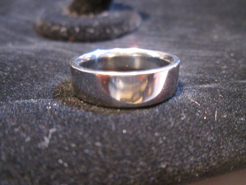 lot 55 image: Titanium ERA Band Ring 6mm Size 8.5...