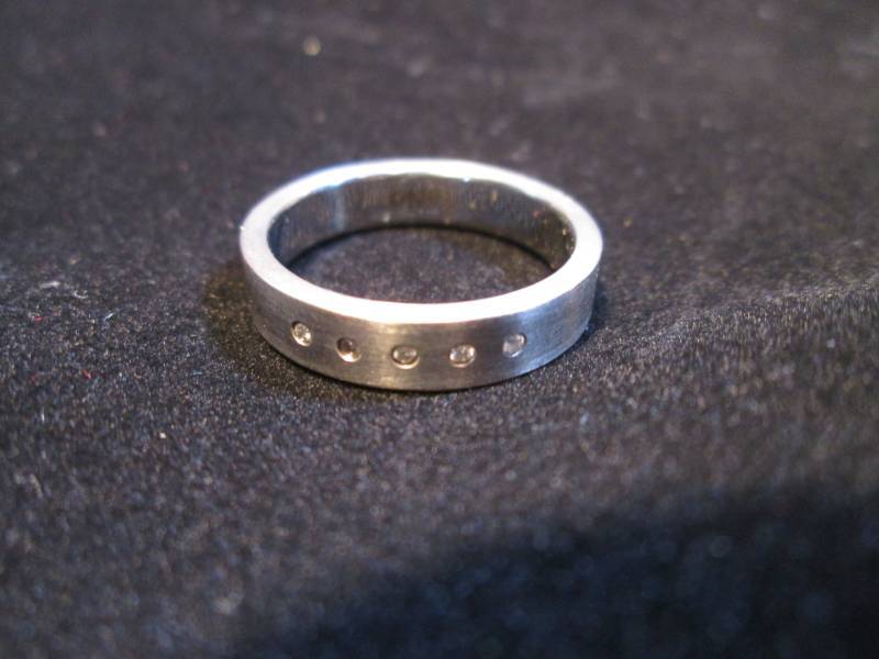 lot 56 image: TeNo Band Ring with 5 Stones 4mm Si...
