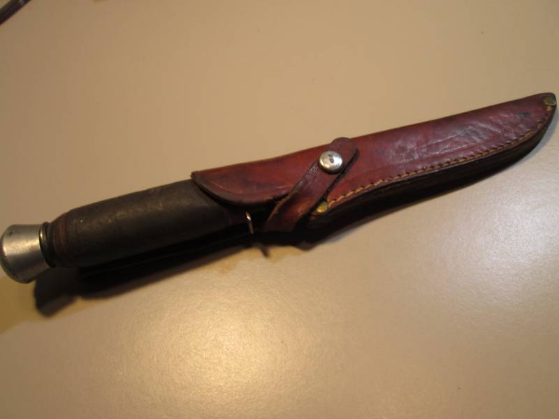 lot 65 image: Vintage 9.5 Knife with Sheath  FS...