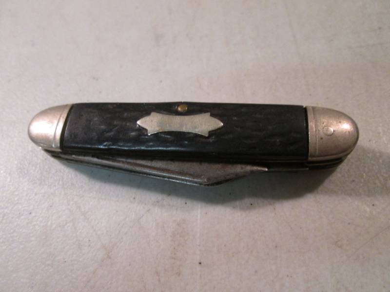 lot 71 image: Vintage Camillus 70 3-Blade Pocket ...
