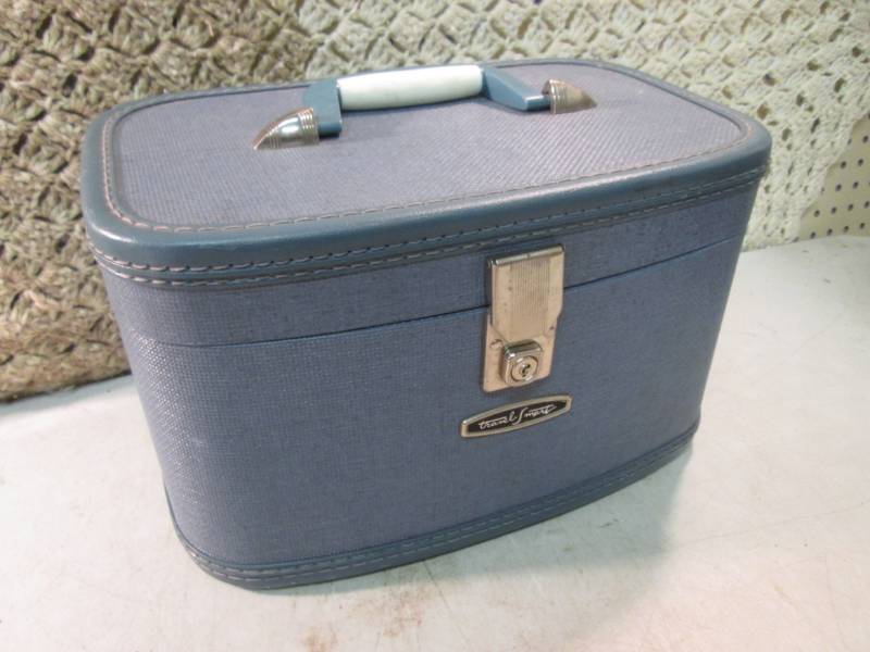 lot 82 image: Vintage Travel Smart Train Case  RM...