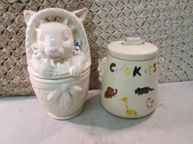 lot 123 image: Lot of 2 Vintage Cookie Jars  D-3...