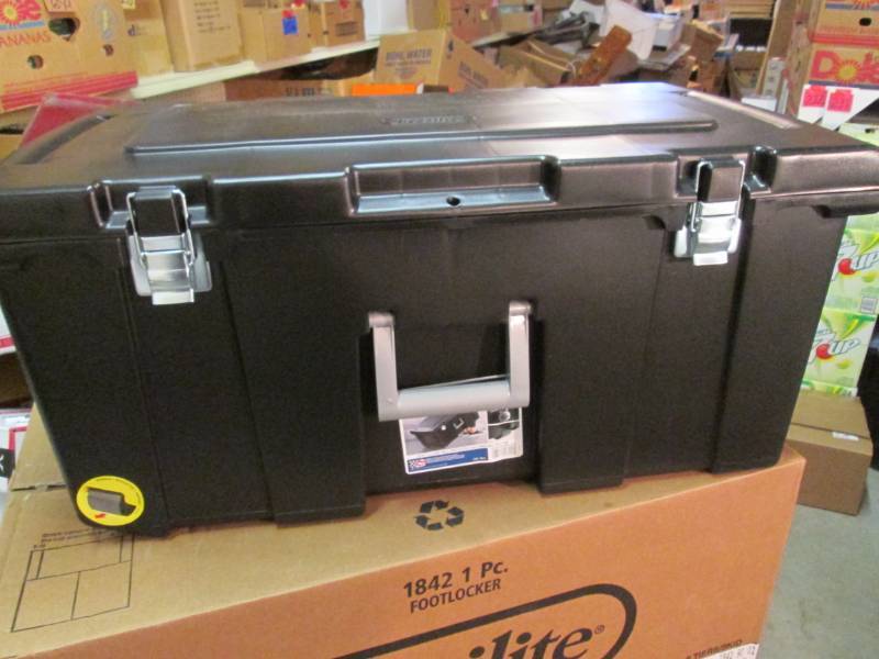 lot 138 image: Sterilite 92 quart Footlocker Stora...