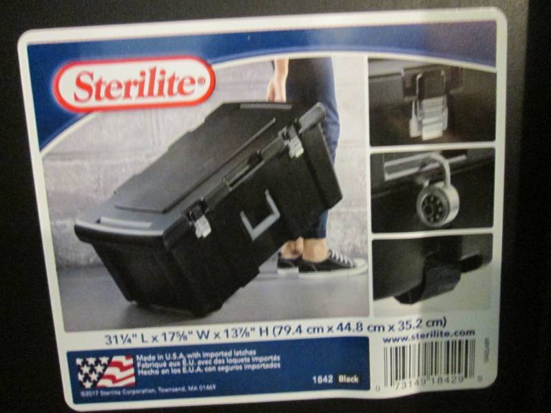 lot 139 image: Sterilite 92 quart Footlocker Stora...