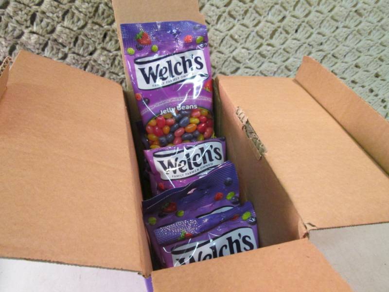 lot 145 image: Box of 8 Bags of Welchs Jelly Bean...