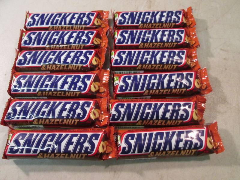 lot 148 image: 12 Snickers & Hazelnut Candy Bars B...