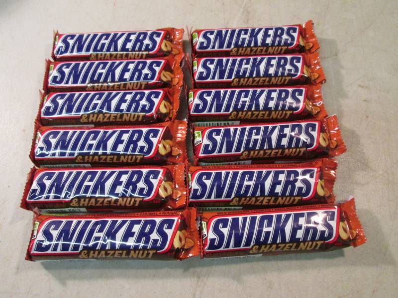 lot 149 image: 12 Snickers & Hazelnut Candy Bars B...