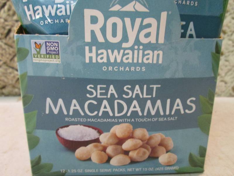 lot 165 image: 12 Bags of Royal Hawaiian Sea Salt ...