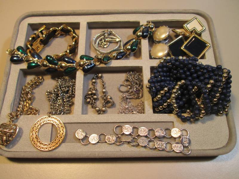 lot 170 image: Tray with Misc Jewelry Bracelets Ne...