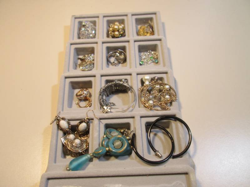 lot 176 image: Tray of Misc Earrings  RMDR...