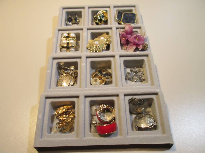 lot 177 image: Tray of Misc Earrings  RMDR...