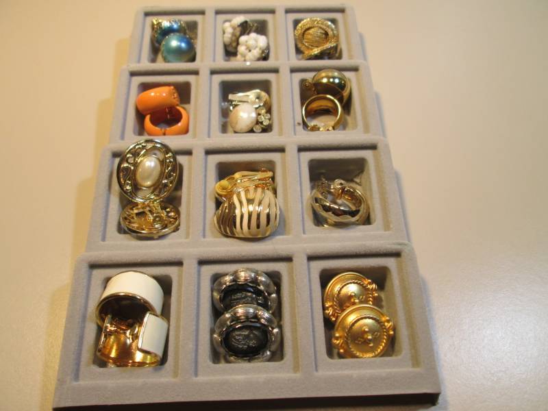 lot 181 image: Tray of Misc Earrings  RMDR...