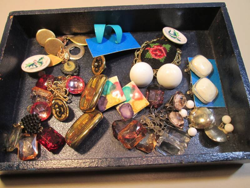 lot 184 image: Tray of Misc Jewelry  RMDR...