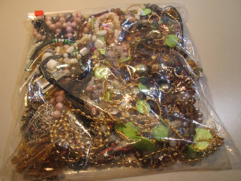 lot 189 image: Bag Full of Necklaces  RMDR...