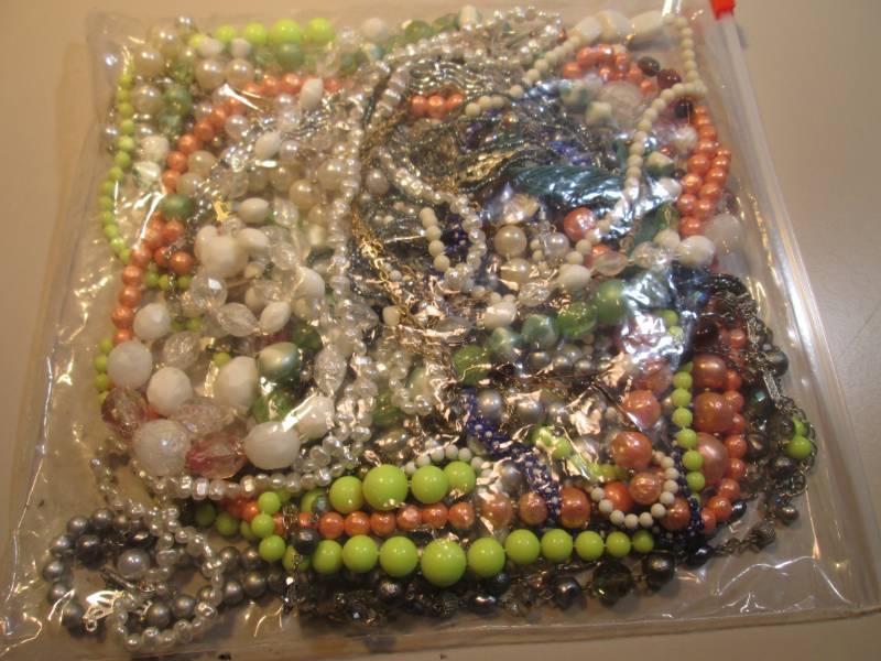lot 190 image: Bag Full of Necklaces  RMDR...