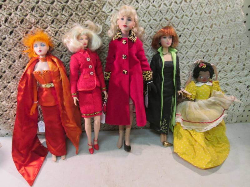 lot 193 image: Lot of Vintage Dolls Tallest 18  D...