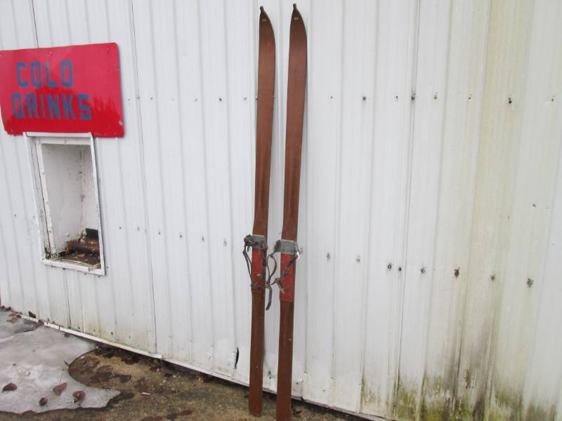 lot 200 image: Pair of Vintage 7 ft Northland Trai...