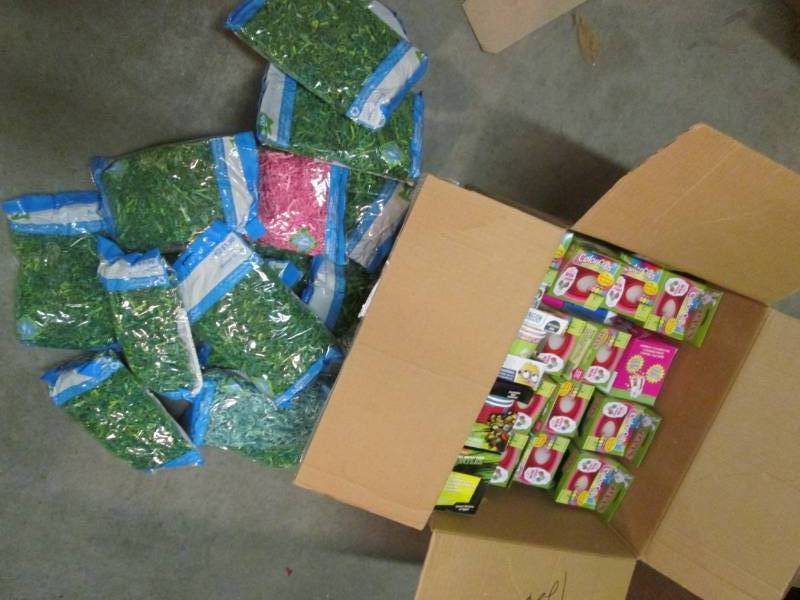 lot 204 image: Large Lot of Egg Coloring Kits and ...