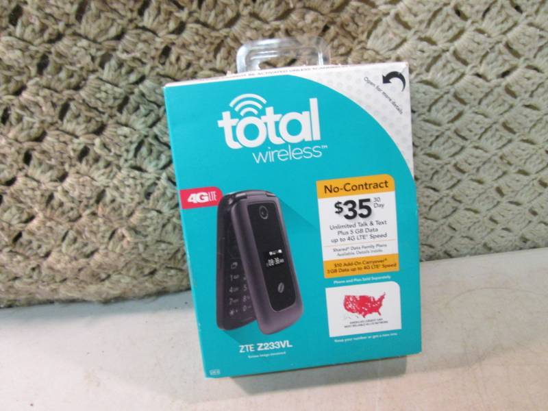 lot 246 image: Total Wireless ZTE Z233VL Flip Phon...