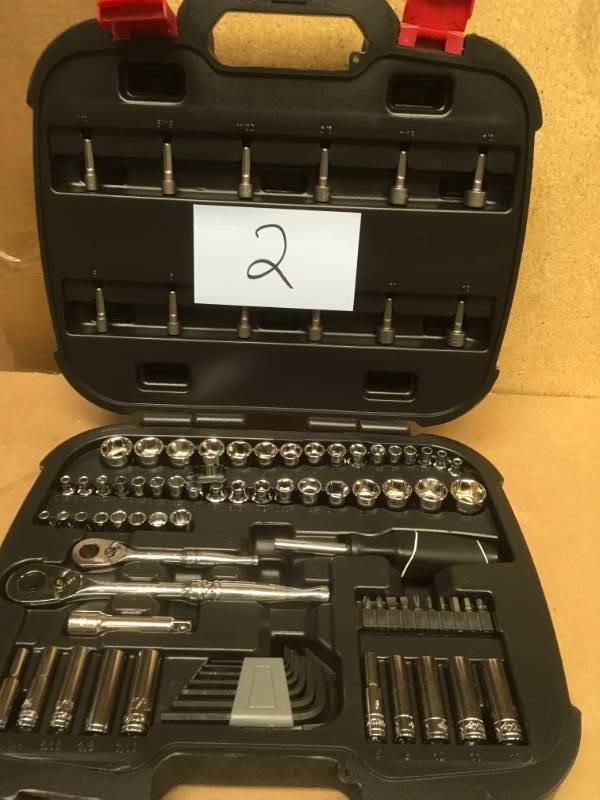lot 2 image: Husky Mechanics Tool Set (92-Piece)  in very good condition
