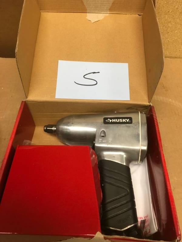 lot 5 image: Husky 12 Impact Wrench 650 Ft-Lbs 1000 999 635  in very good condition