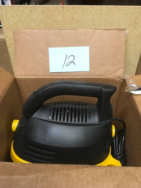lot 12 image: Stinger 2.5 Gal. 1.75-Peak HP Compact Wet Dry Vac in very good condition