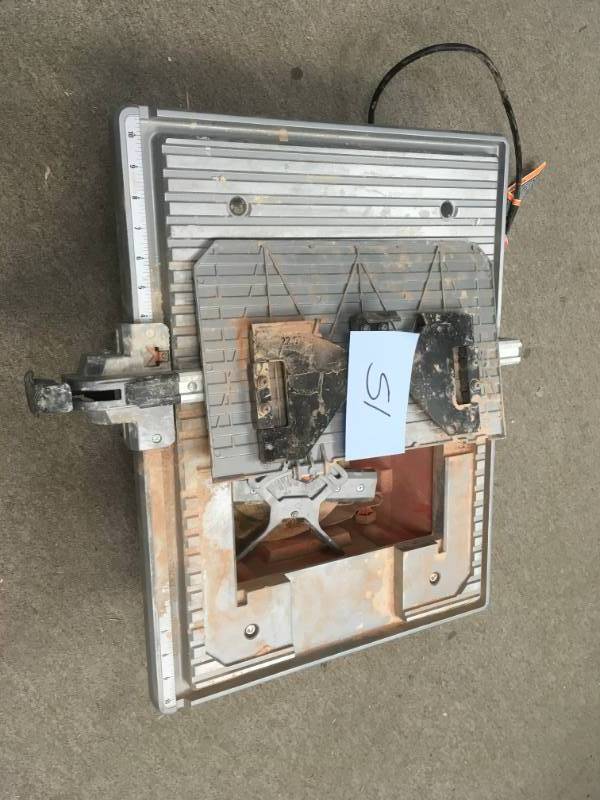 lot 51 image: RIDGID 6.5 Amp Corded 7 in. Table Top Wet Tile USED in good condition