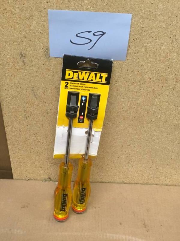 lot 59 image: DEWALT Demo Driver Set (2-Piece) in good condition