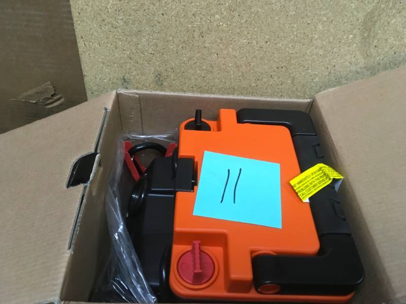 lot 11 image: BLACK  DECKER JS75C2PB 750 Amp Portable Power Station in good condition