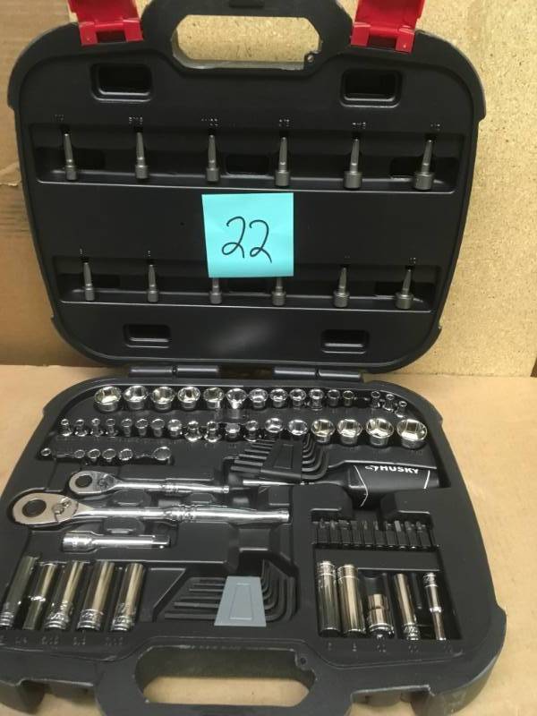 lot 22 image: Husky Mechanics Tool Set (92-Piece) in good condition
