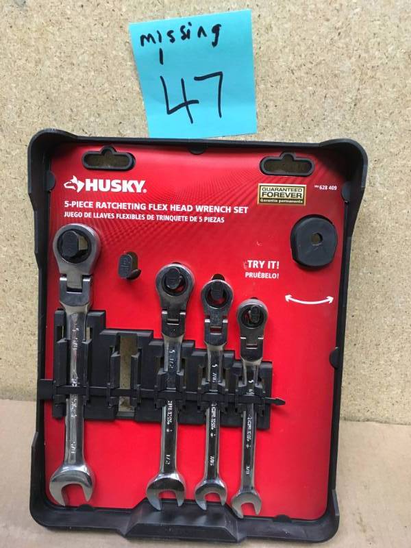 lot 47 image: Husky SAE Flex Ratcheting Combination Wrench Set (5-Piece) MISSING 1 PC