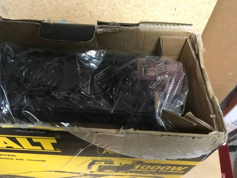lot 86 image: DEWALT 1000-Watt Power Inverter in good condition
