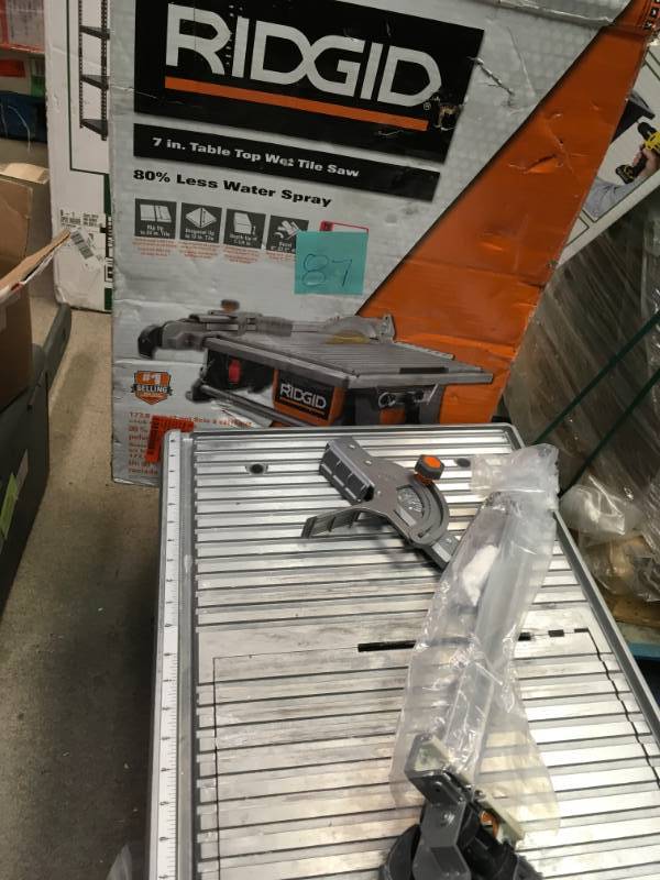 lot 87 image: RIDGID 6.5 Amp Corded 7 in. Table Top Wet Tile Saw in good condition