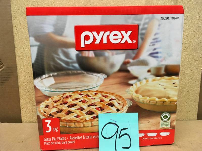 lot 95 image: Pyrex 3 Pack Glass Pie Plates not used