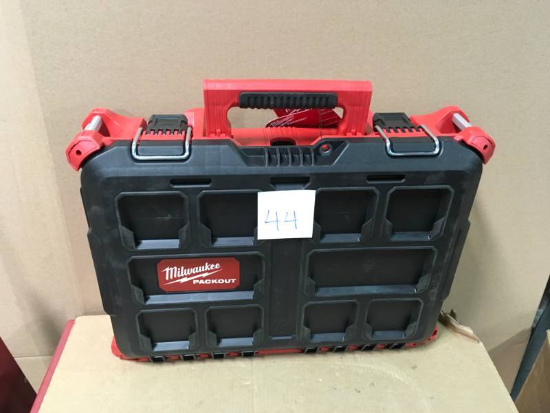 lot 44 image: Milwaukee PACKOUT 22 in. Tool Box not used