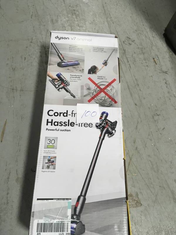lot 100 image: Dyson V7 Animal Cordless Stick Vacuum Cleaner in good condition