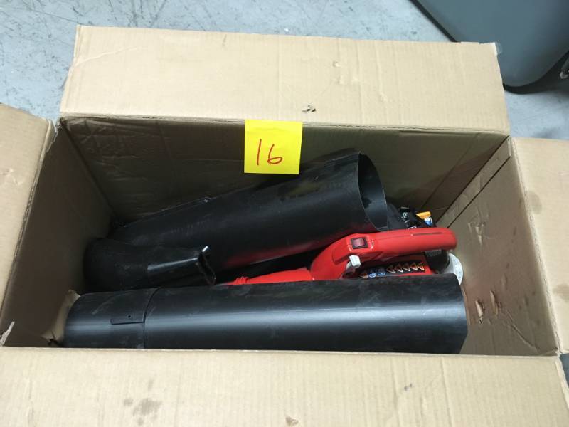 lot 16 image: Homelite 150 MPH 400 CFM 26cc Gas Handheld Blower Vacuum in very good condition