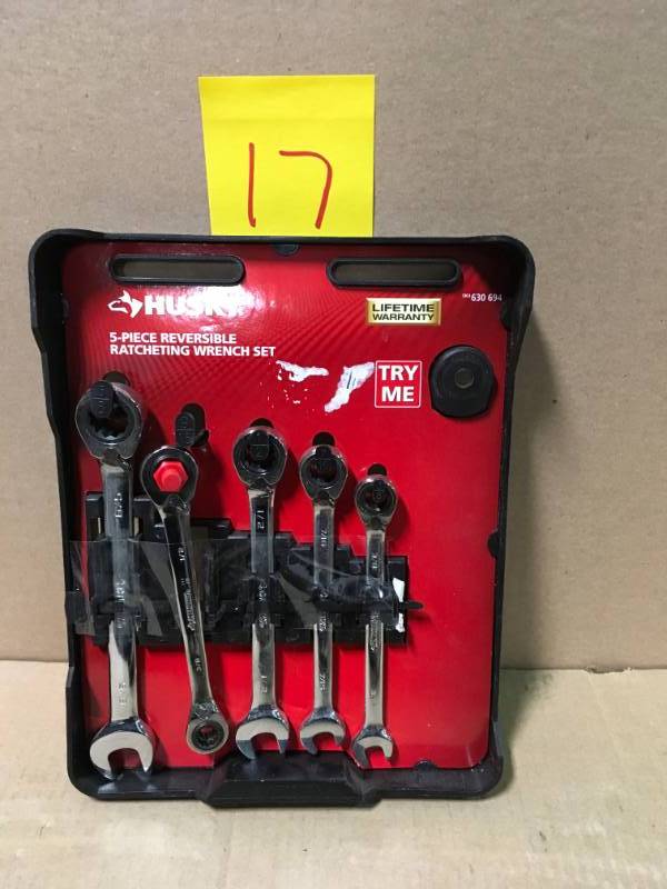 lot 17 image: Husky SAE Ratcheting Reversible Combination Wrench Set (5-Piece) in very good condition