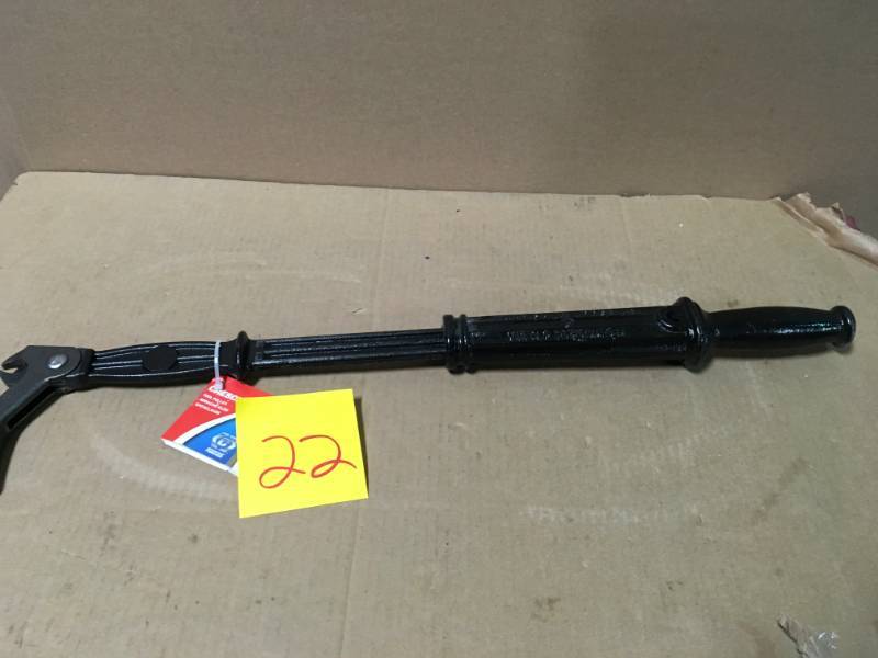 lot 22 image: Crescent 19 in. Forged Alloy Nail Puller in very good condition