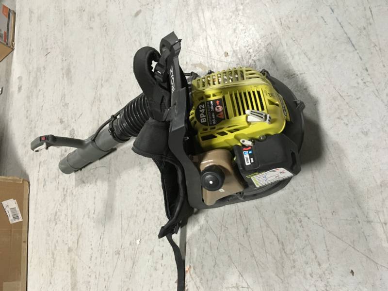 lot 44 image: Ryobi RY08420A Gas Backpack 185MPH 510 CFM Blower used in good condition missing one tub