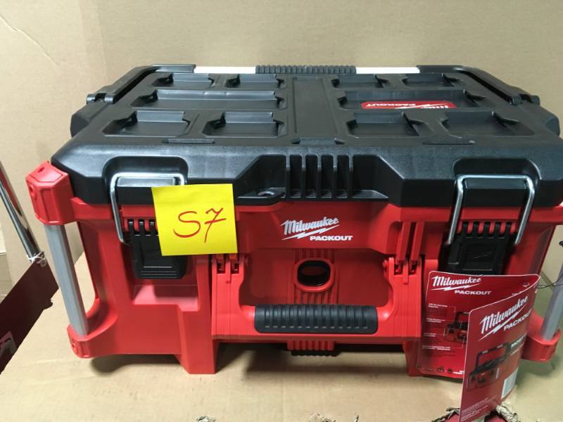 lot 57 image: Milwaukee PACKOUT 22 in. Large Tool Box not used