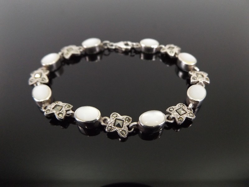lot 47 image: .925 Sterling Silver Art Nouveau Mother of Pearl Bracelet