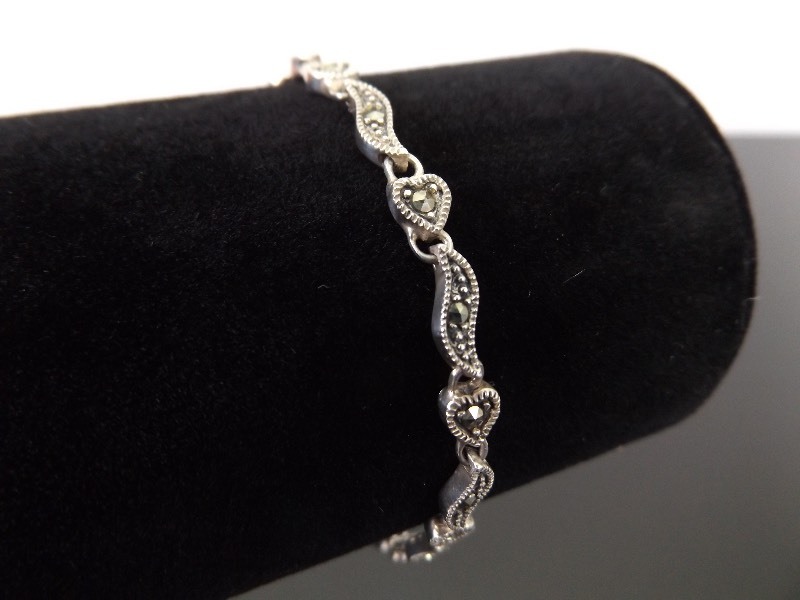 lot 48 image: .925 Sterling Silver Art Nouveau Heart Bracelet