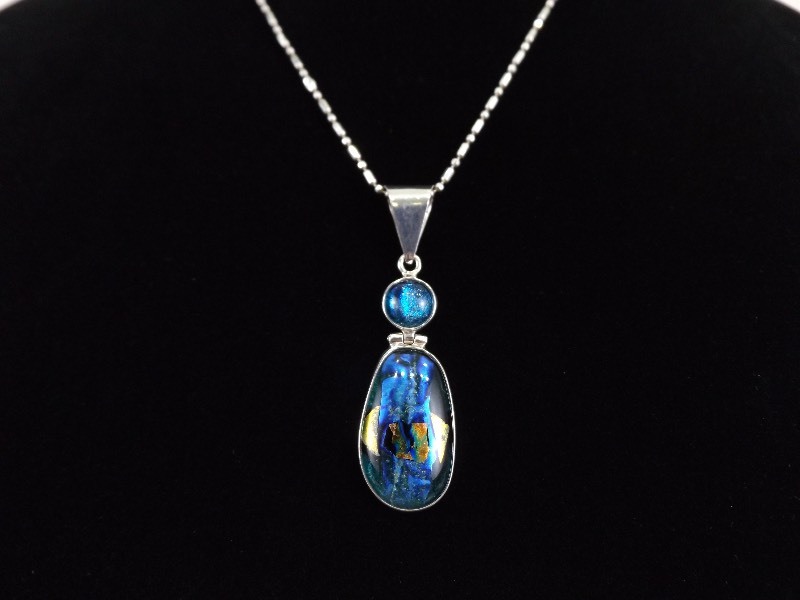 lot 55 image: .925 Sterling Silver Blue Dichroic Art Glass Pendant Necklace