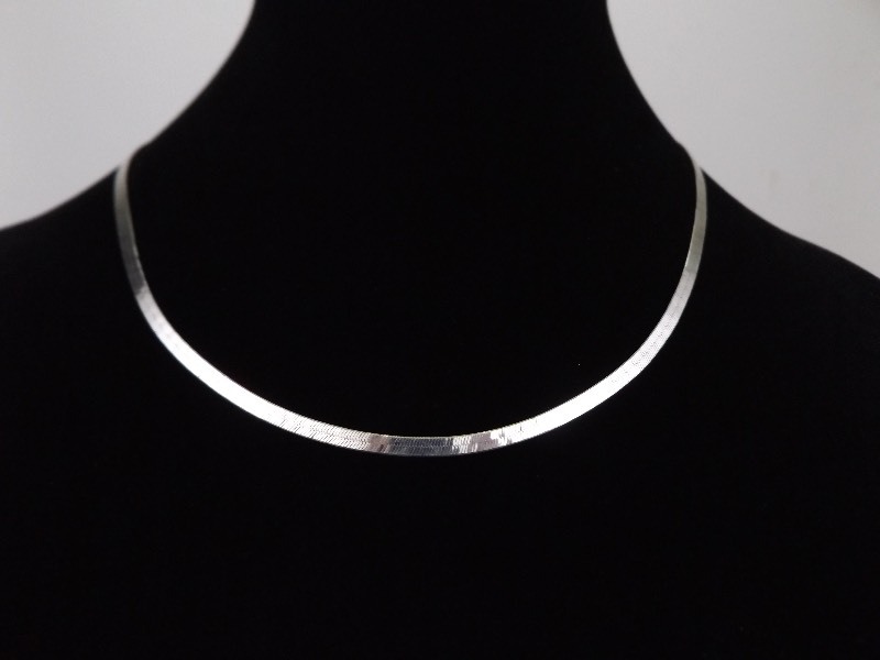 lot 72 image: .925 Sterling Silver 4mm Herringbone Necklace