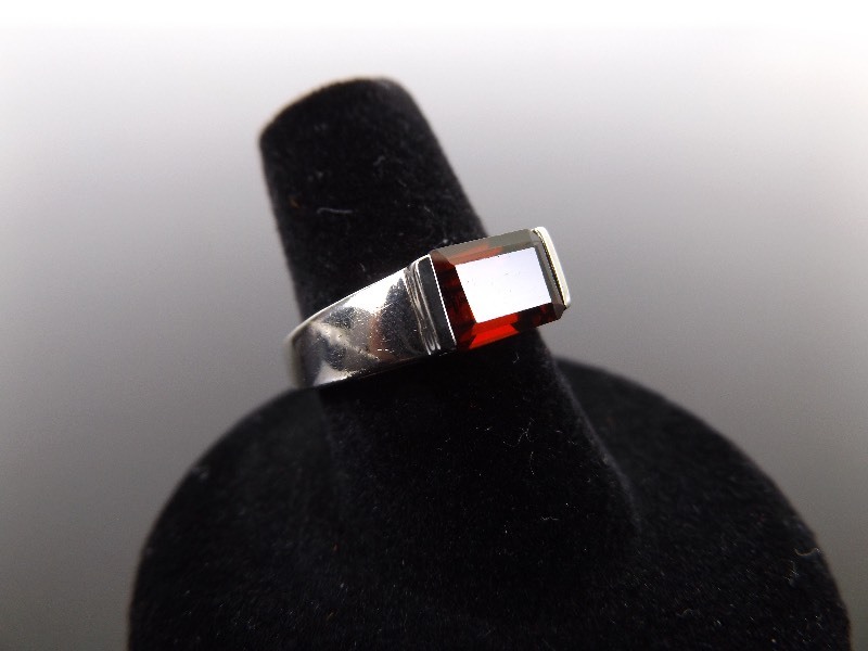 lot 79 image: .925 Sterling Silver Faceted Garnet Ring Size 7