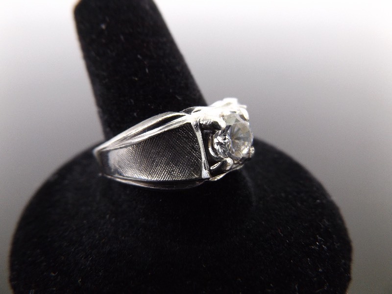 lot 86 image: .925 Sterling Silver Faceted Crystal Ring Size 11.25